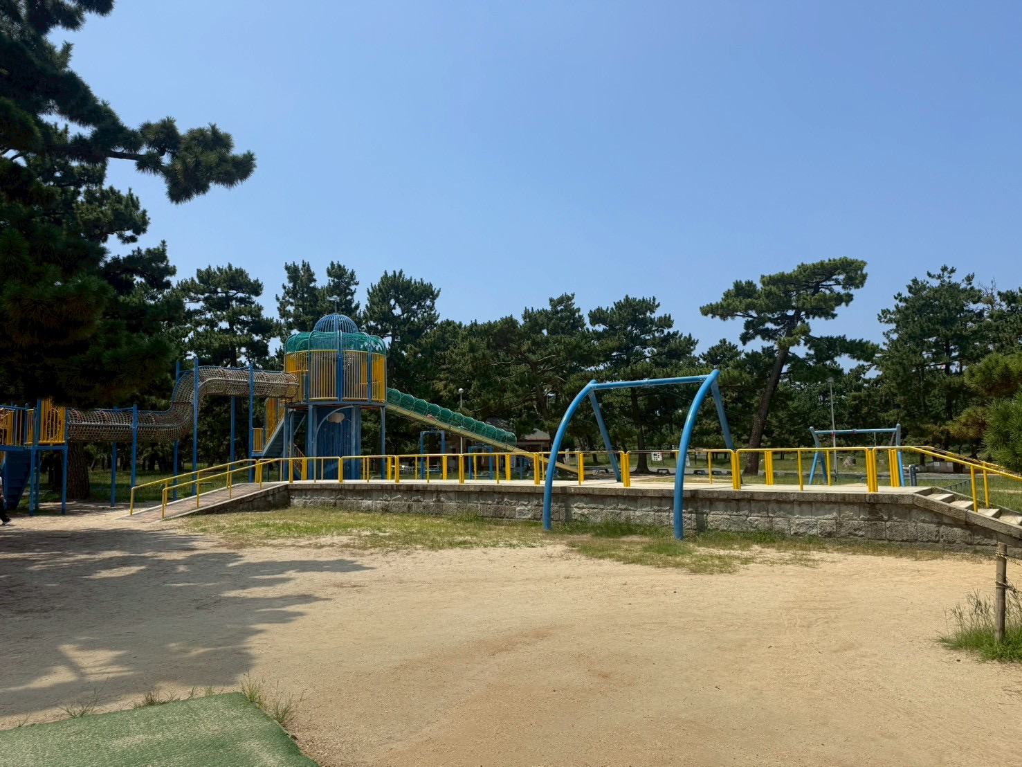 浜寺公園内の遊具1